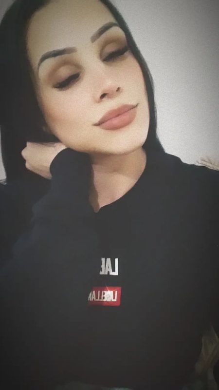 Larissa 17